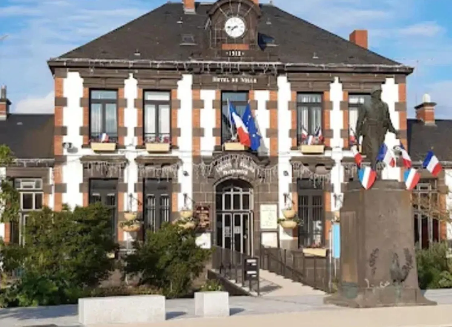 Apartment Appartement Spacieux A Saint Eloy Les Mines 55 M² Pour 6 Personnes
